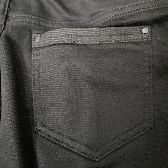 Chicos Platinum Denim Black Capris Ultra Slim Leg Size 6 - Picture 6 of 8